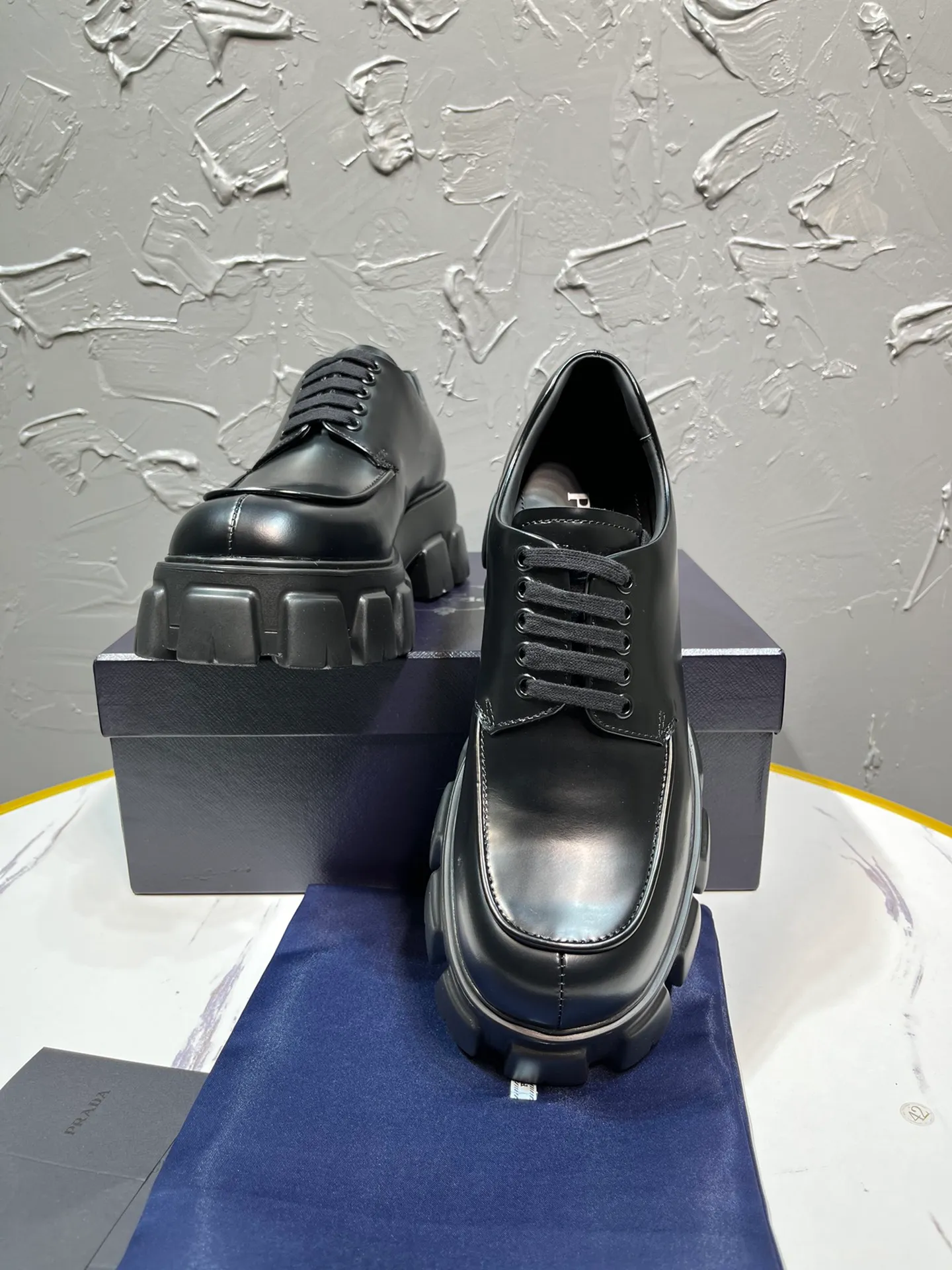 Men's shoes 💰780💰 🔥🔥🔥Upgraded version 2025 new prada Prada lace-up derby shoes l round-toe spliced ​​loafers, developed one-to-one with the original version, one-to-one private molding of the outsole, the fabric is made of imported open-edge beads, lining cowhide, foot-pad cowhide, sole height 5cm, outsole original rubber foam sole, code number 39-46